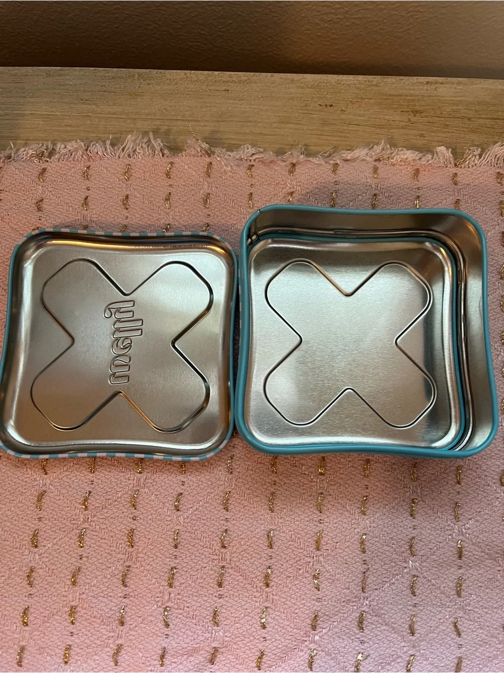 Metal tin